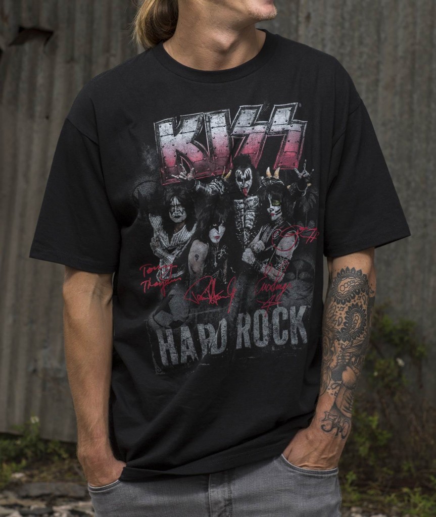 Hard Rock Cafe Barcelona camiseta solidaria Kiss concurso Rocket Magazine